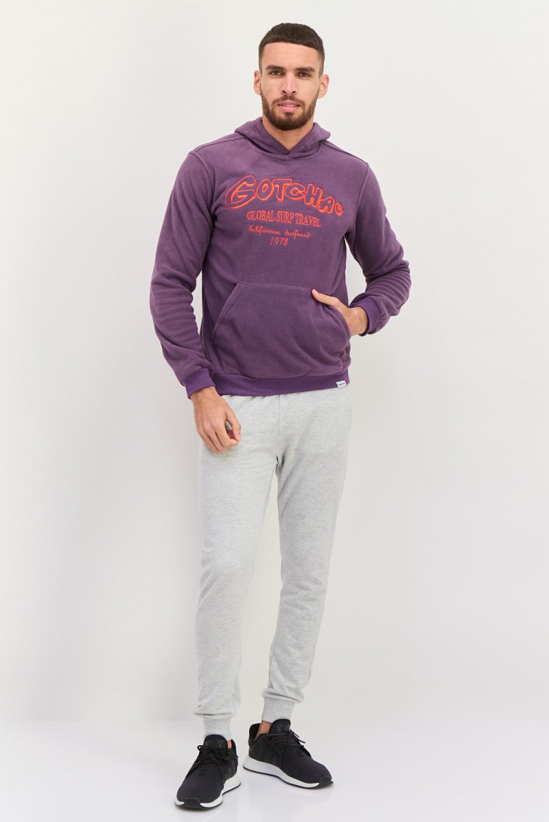 Gotcha سويت شيرتات بأكمام طويلة مع غطاء رأس للرجال، مزينة بشعار، بنفسجي - Image 4