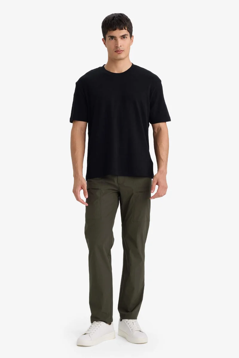 ديفاكتو Regular Fit Crew Neck Short Sleeve T-Shirt