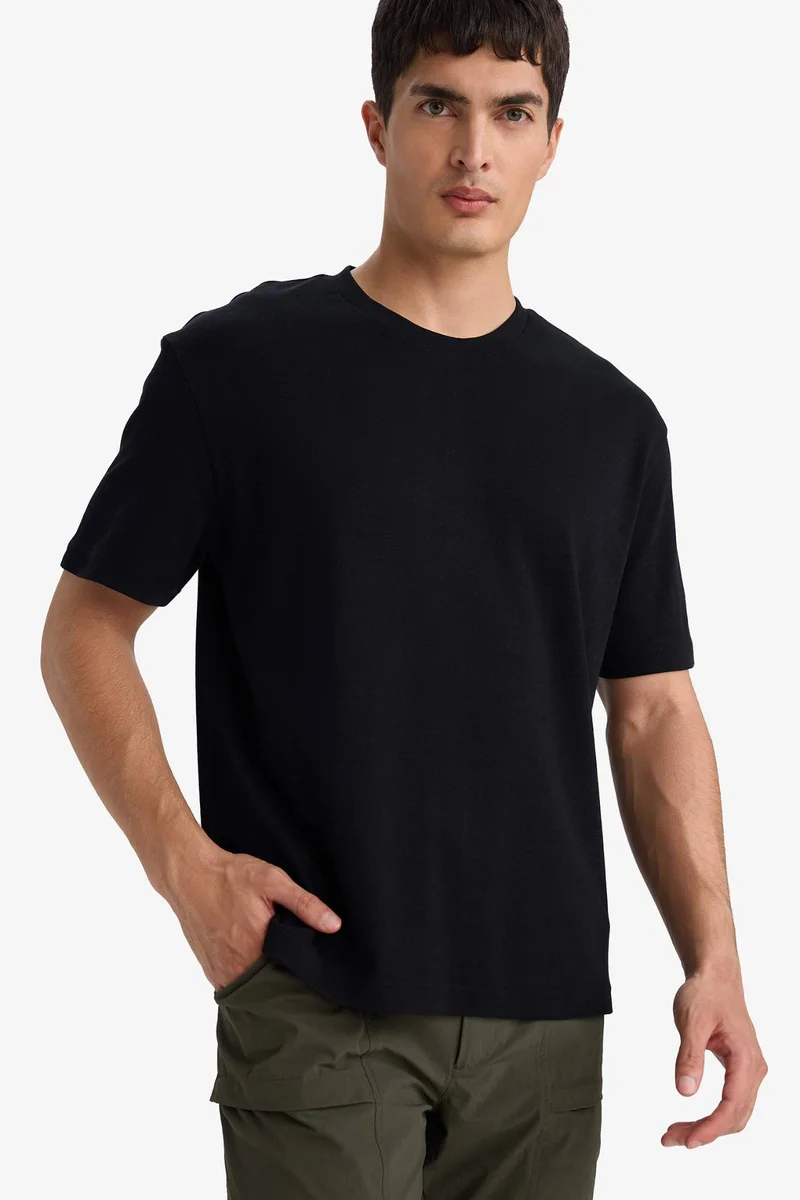 ديفاكتو Regular Fit Crew Neck Short Sleeve T-Shirt