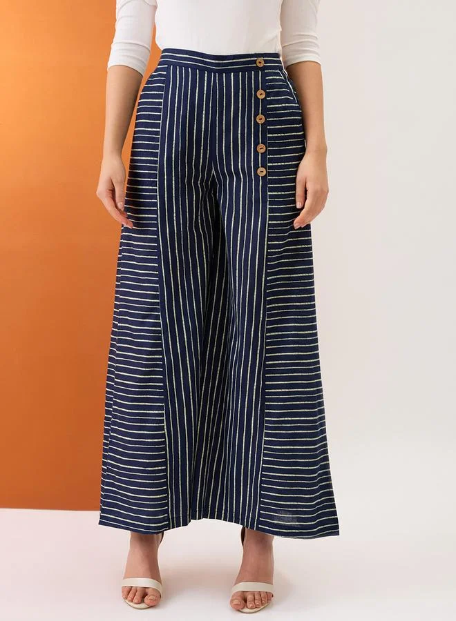 جلو باص بنطال بالازو مخطط بتفصيلة أزرار