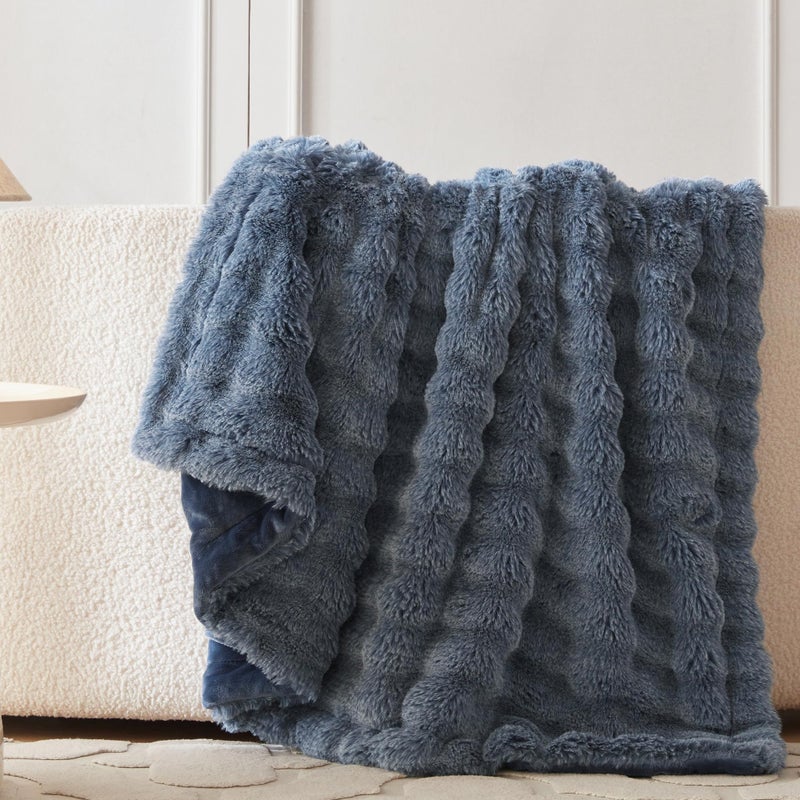 Coova Faux Rabbit Fur & Flannel رمي بطانية 50 × 60 بوصة - بطانية ناعمة غامضة ودافئة فاخرة لجميع الفصول القابلة للتنفس ومريحة لأريكة أريكة السرير والأحواض الأزرق الداكن - Image 3