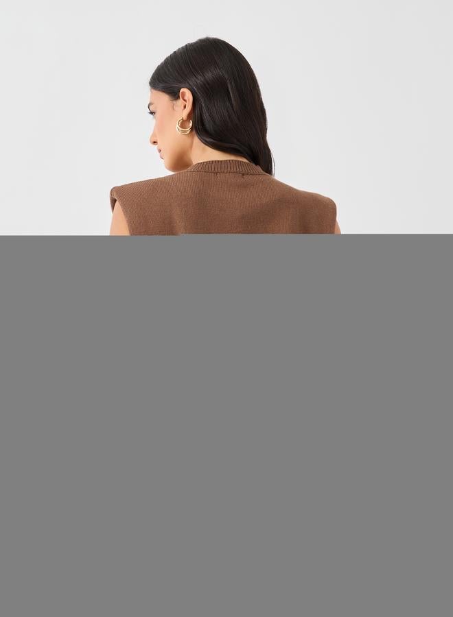 Styli Styli Solid Buttoned Sleeveless Top with Shoulder Pad Detail  - Image 4