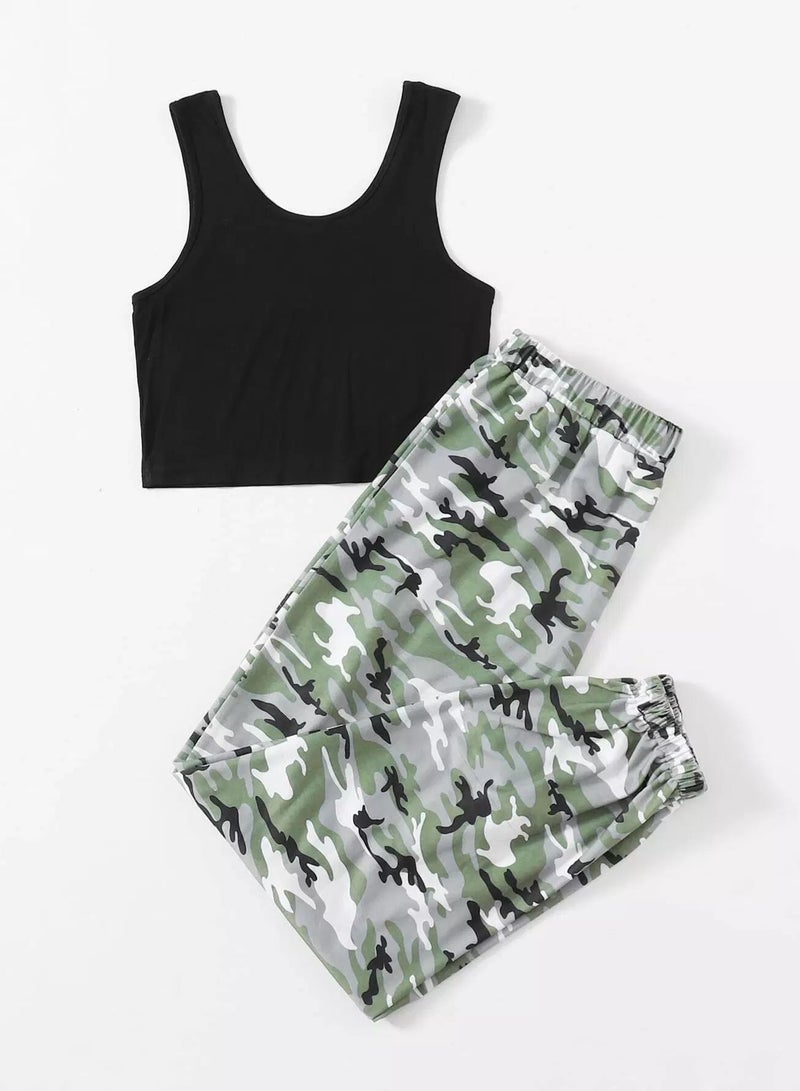 قميص داخلي قصير مع بنطال رياضي مموه - Image 3