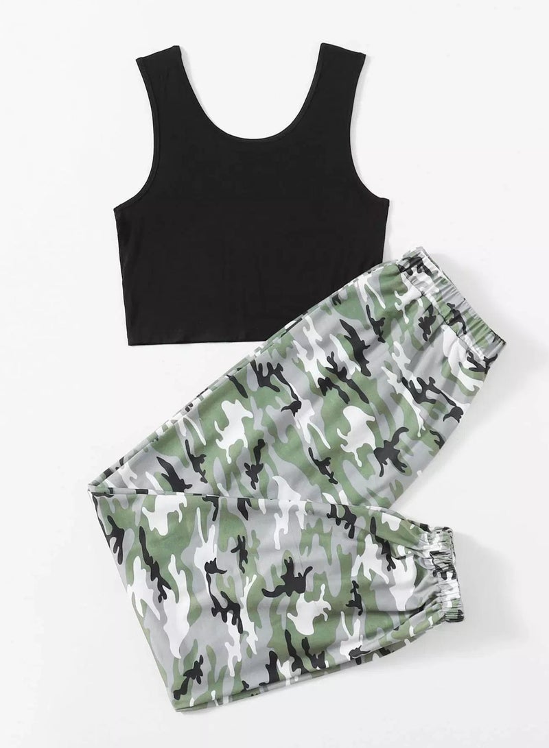 قميص داخلي قصير مع بنطال رياضي مموه - Image 2