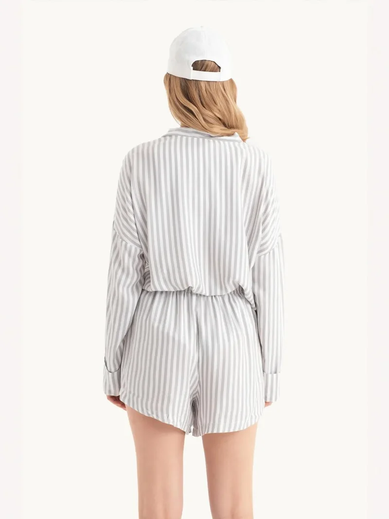 زوبعة قطعتان: قميص مخطط بياقة على شكل حرف  وشورت مخطط برباط