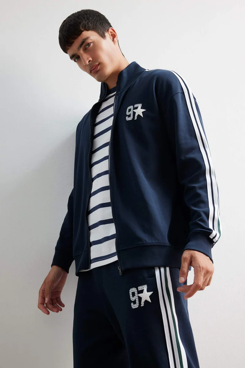 ديفاكتو Boxy Fit Printed Zippered Sweatshirt