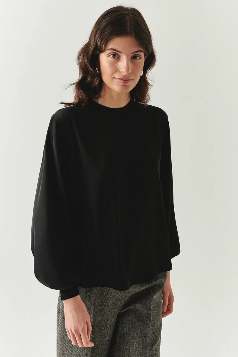 Exquise Long-sleeved, ribbed crew neck regular black blouse