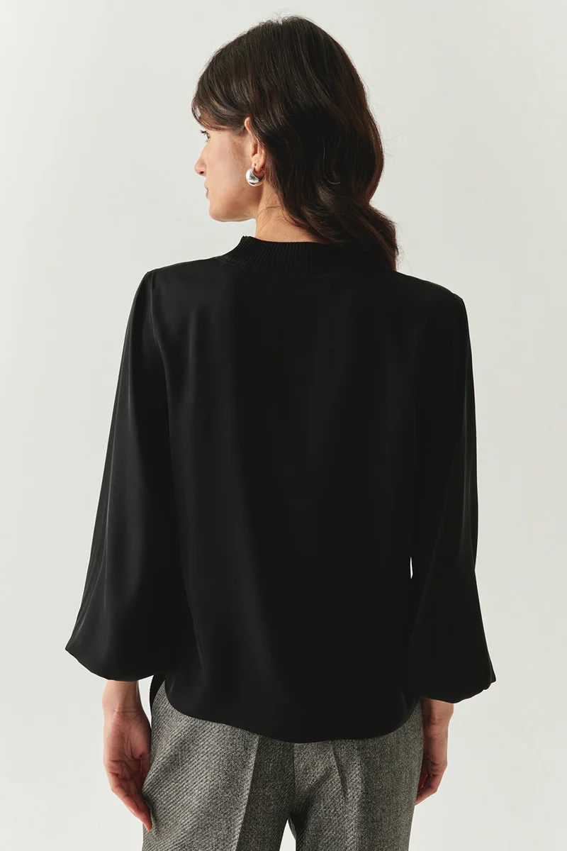 Exquise Long-sleeved, ribbed crew neck regular black blouse