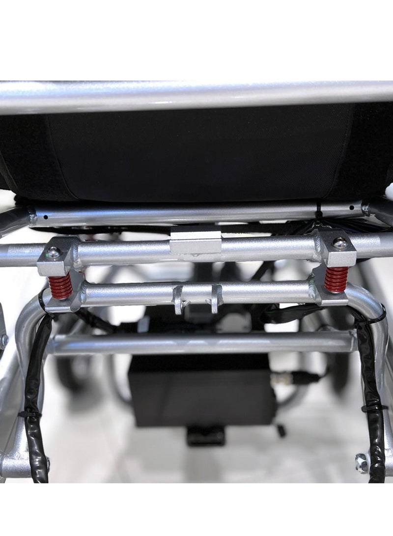 كروني كرسي متحرك كهربائي خفيف الوزن قابل للطي 6012 للبالغين - سعة 350 رطلاً، هيكل من سبائك الألومنيوم لجميع التضاريس، محركان 250 وات × 2، بطارية 24 فولت 12 أمبير/ساعة، 5 سرعات قابلة للتعديل، مدى 10-25 كم، تصميم مضغوط مع عجلات خلفية 12 بوصة، عجلات أمامية 8 بوصة، سهل الطي والنقل، غطاء مقاوم للماء، وسادة مقعد مريحة، وملحقات عملية لكبار السن والمستخدمين ذوي الإعاقة - مثالي للاستخدام الداخلي والخارجي، مثالي للسفر مع وقت شحن سريع من 6 إلى 9 ساعات، مصمم لسهولة المناورة والاستقرار على المنحدرات التي تصل إلى 12 درجة، مناسب للاستخدام المنزلي والسيارة مع خيارات وصلة السيارة والمنحدر، رائع للاستخدام ككرسي متحرك كهربائي، مناسب للأنشطة اليومية والتسوق ومساعدة التنقل - Image 5