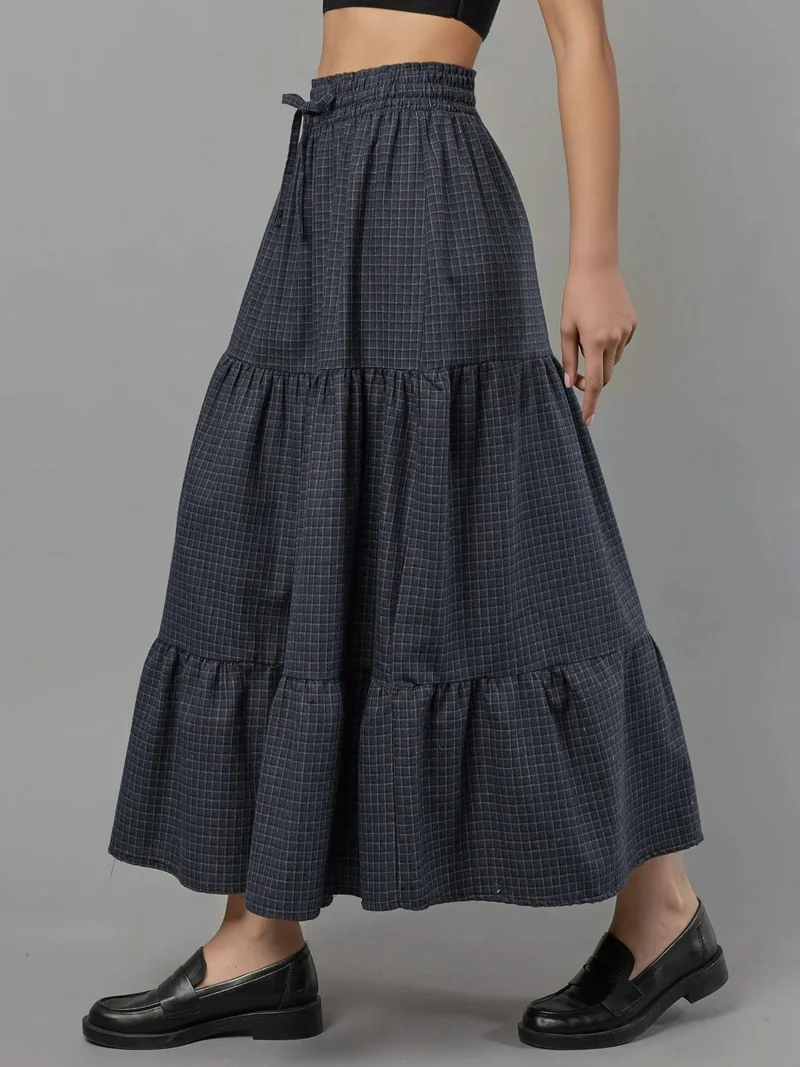 زوبعة تنورة ماكسي بطبقات وربطة خصر مطاطية كاروهات