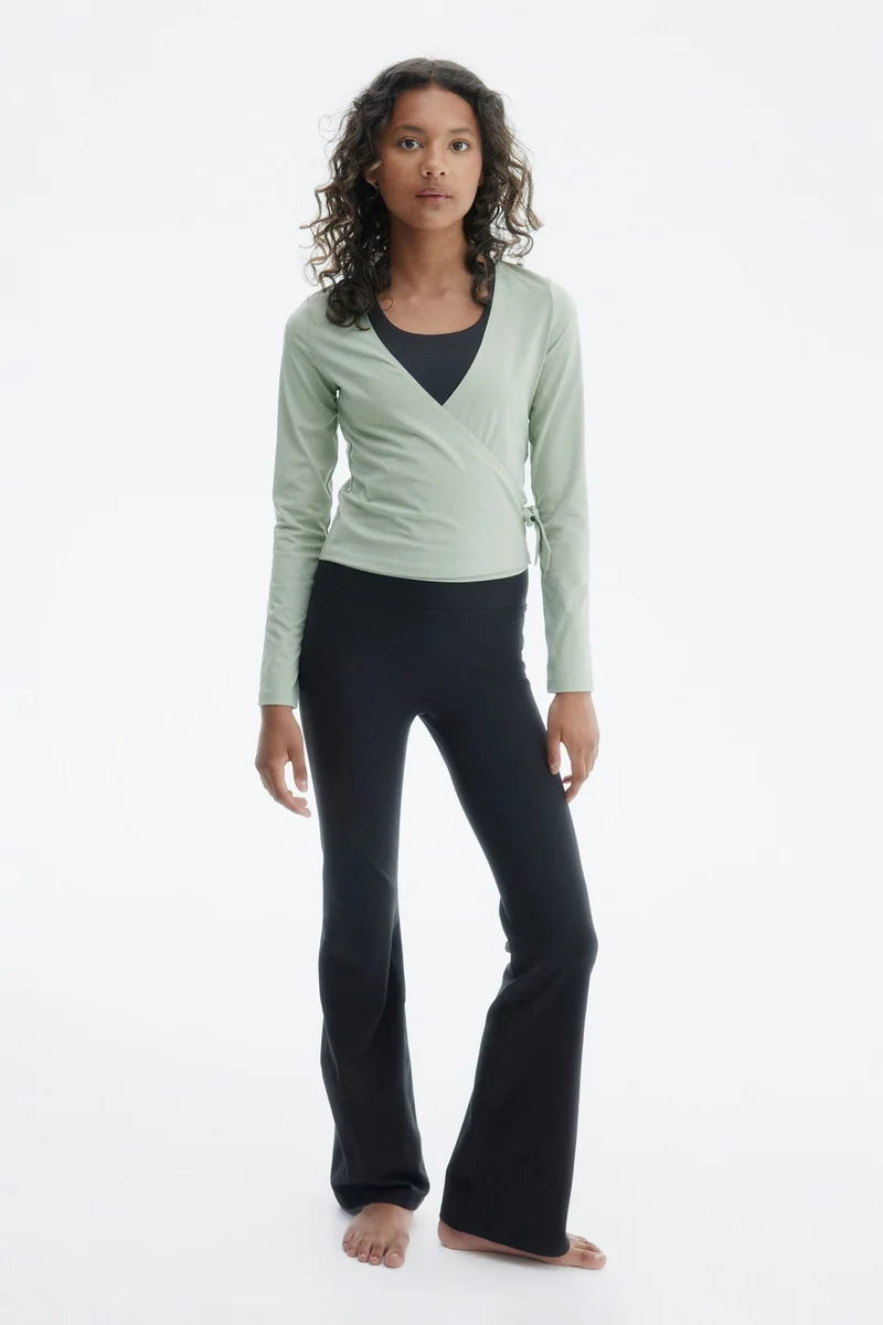 اتش اند ام لغينغز رياضي من نسيج سوفت موف بحافة سفلية واسعة