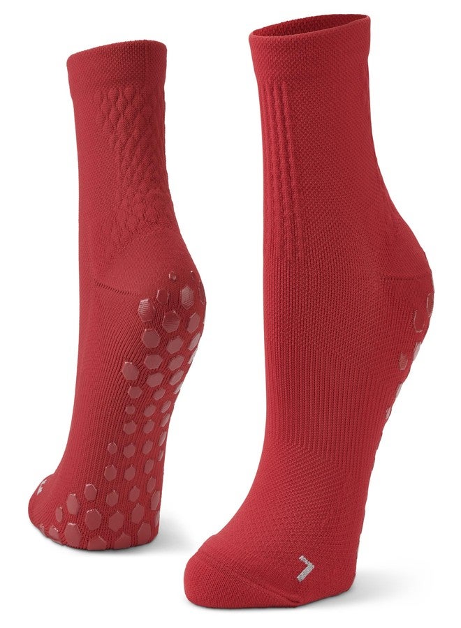 سوف سول جوارب Sof Sole Gripper، تصميم رياضي مانع للانزلاق مع تقنية Hydrologix للتحكم في الرطوبة، ودعم لقوس القدم، وبطانة للكعب/أصابع القدم، ونايلون متين مناسب للأحذية الرياضية والتدريب والرياضة، لون أحمر، مقاس نسائي 10-13 / رجالي 8-12.5 - Image 1