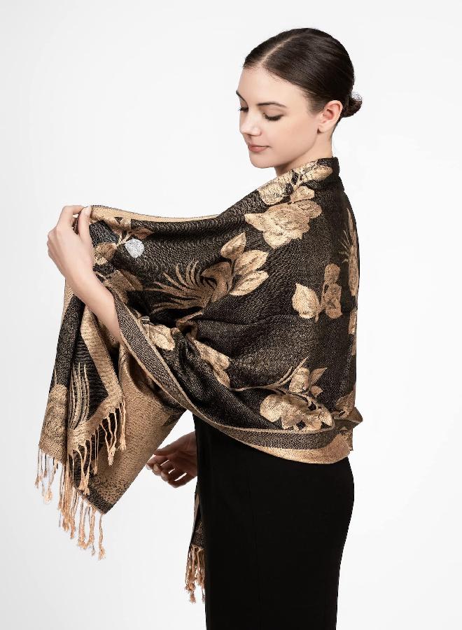 Achillea شال باهظ من الباشمينا القابل للعكس بتصميم بايسلي ناعم وحريري مع أطراف (أسود ذهبي مزهر) - Image 4