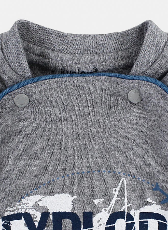 جونيور طقم بيبي أولادي قطن رمادي بطبعة “EXPLORE” (استكشف) مرحة - Image 3