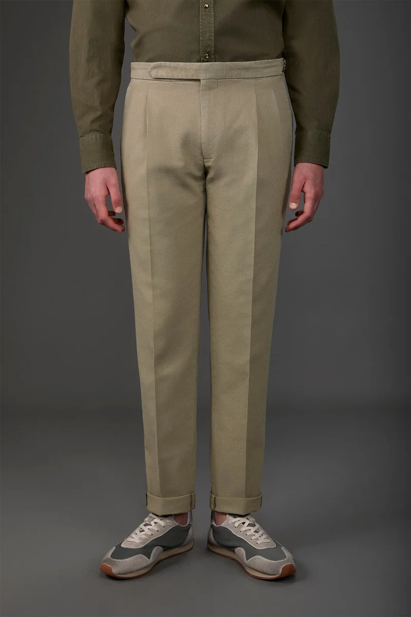Men's trousers with double pleats and side buckles - Olive Green