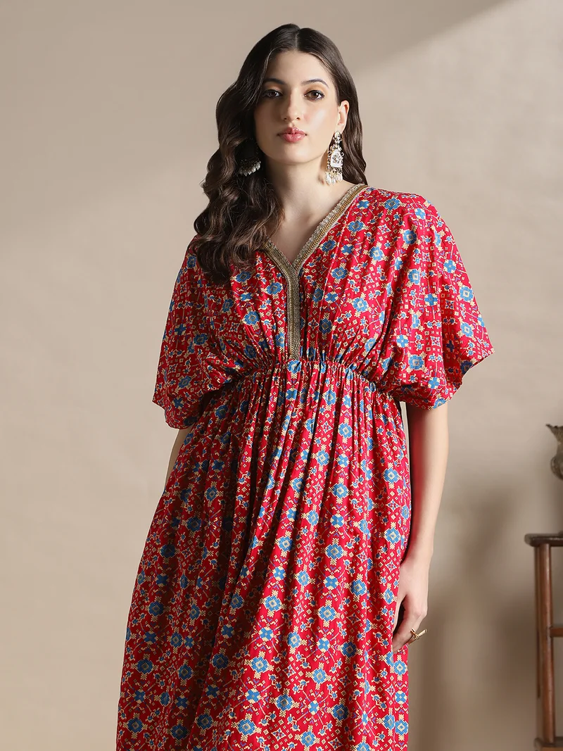 جلو باص فستان نسائي ميدي بنمط عرقي بأكمام كيمونو وياقة على شكل حرف  وتفاصيل دانتيل