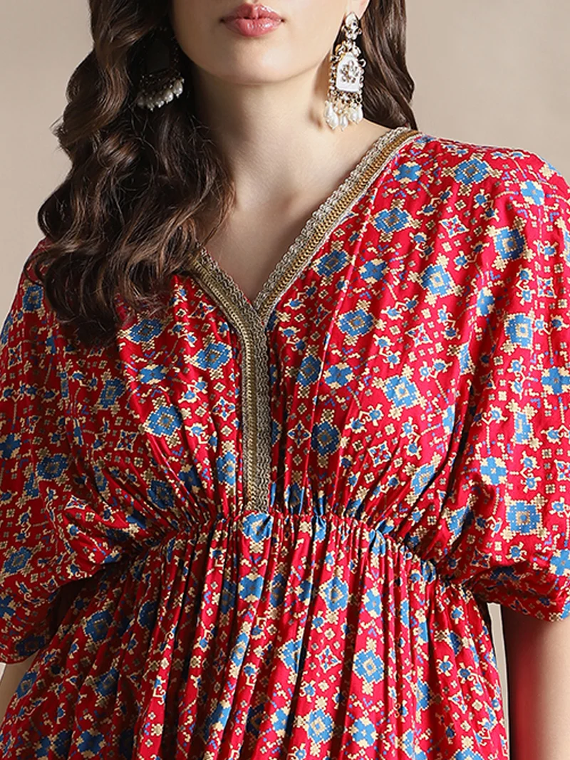 جلو باص فستان نسائي ميدي بنمط عرقي بأكمام كيمونو وياقة على شكل حرف  وتفاصيل دانتيل