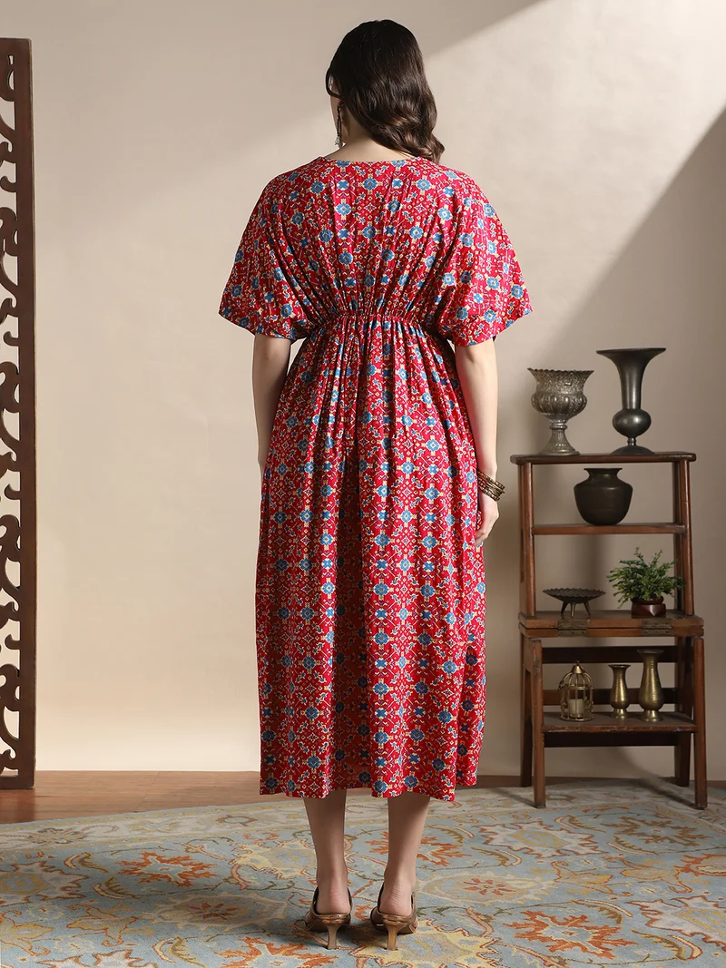 جلو باص فستان نسائي ميدي بنمط عرقي بأكمام كيمونو وياقة على شكل حرف  وتفاصيل دانتيل