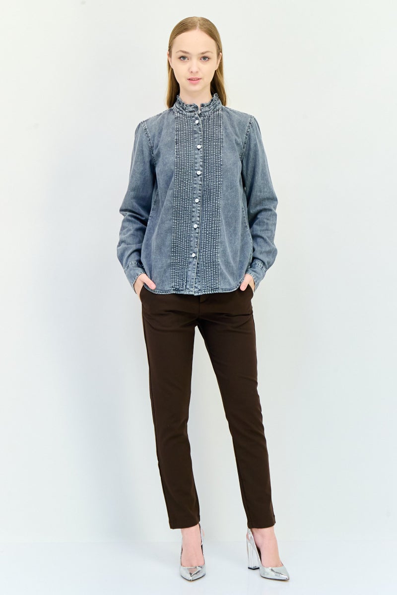 GAP قميص جينز مغسول بأكمام طويلة وياقة مرتفعة للنساء، رمادي - Image 4