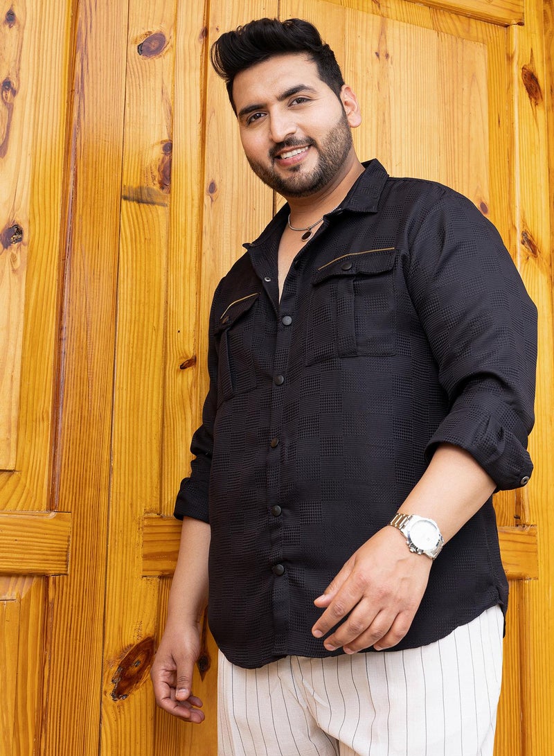 انستافاب بلس قميص رجالي مريح مقاس بلس أسود تكتيكي للاستخدام اليومي بياقة عريضة وأكمام طويلة بأزرار - Image 3