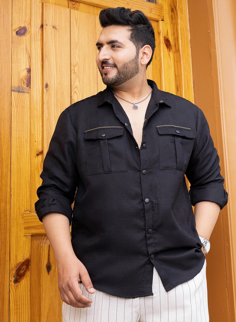 انستافاب بلس قميص رجالي مريح مقاس بلس أسود تكتيكي للاستخدام اليومي بياقة عريضة وأكمام طويلة بأزرار - Image 2