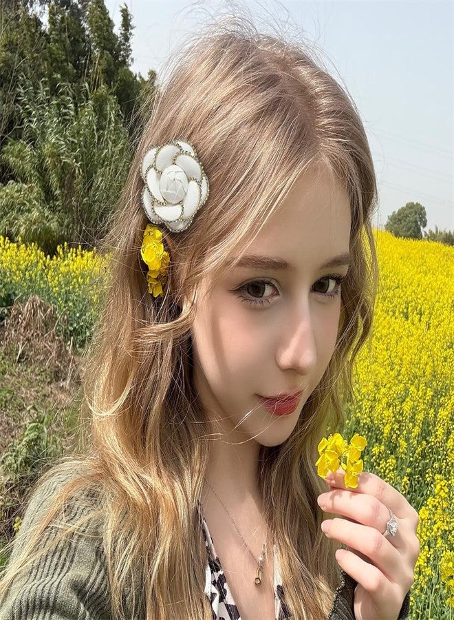 بروش زهرة الكاميليا الكريستالي الرقيق للنساء، مصنوع من قماش مرصع بأحجار الراين، بروش ثلاثي الأبعاد على شكل زهرة، دبوس شعر أنيق، إكسسوارات فستان أنيقة لحفلات الزفاف والذكرى السنوية، هدية مجوهرات، 6.5 سم/2.5 بوصة (أبيض) - Image 3
