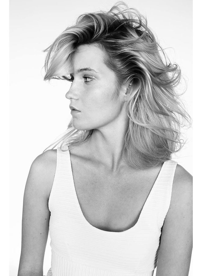 R+Co بخاخ تكثيف الشعر دالاس | بخاخ لتكثيف وحجم الشعر لجميع الأطوال | يضيف حجمًا وملمسًا ولمعانًا | مثالي للتجفيف بالهواء الساخن، مكواة التجعيد ومجموعات الرول | 8.5 أونصة - Image 3