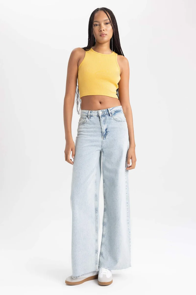 ديفاكتو Fitted Halter Neck Tank Top