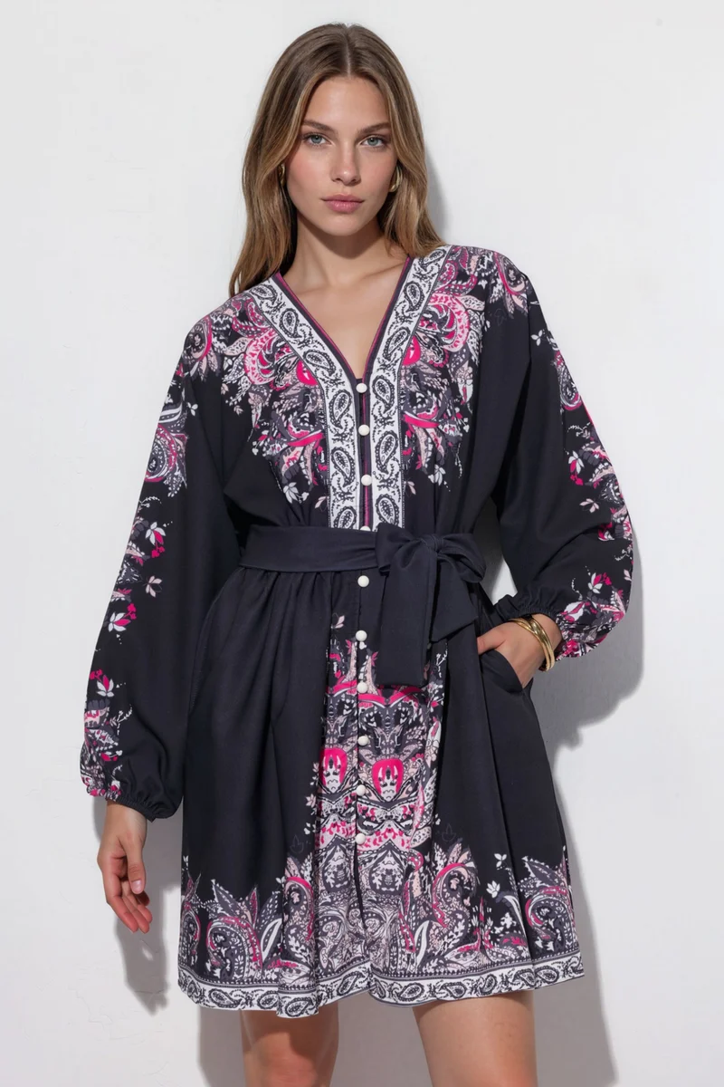 جينيفر Belted Mini Dress with V-Neck in Paisley