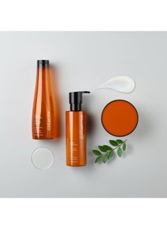 Shu Uemura Shu Uemura Urban Moisture Hydro-Nourishing Conditioner | Detangles, Smooths, and Reduces Frizz | Hydrates and Nourishes Dry Hair | Fights Pollution | Travel Size  - Image 5