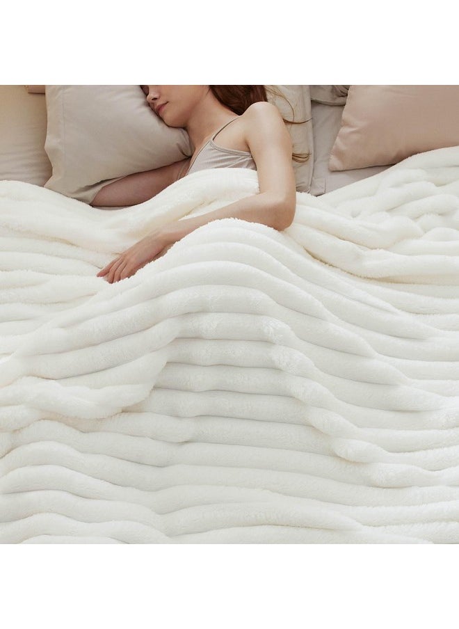 بيد شور بطانيات Bedsure بحجم كوين للسرير - بطانيات فائقة النعومة ومريحة للنساء، بطانية صوفية كبيرة لطيفة للفتيات، بيضاء، 90 × 90 بوصة، تصميم مخطط أوسع  - Image 1