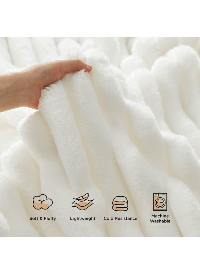 بيد شور بطانيات Bedsure بحجم كوين للسرير - بطانيات فائقة النعومة ومريحة للنساء، بطانية صوفية كبيرة لطيفة للفتيات، بيضاء، 90 × 90 بوصة، تصميم مخطط أوسع  - Image 3