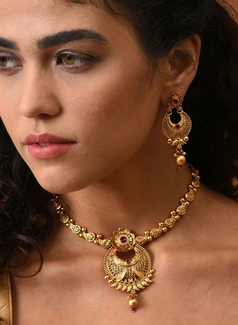 SOHI Gold Plated Designer Stone Necklace Set