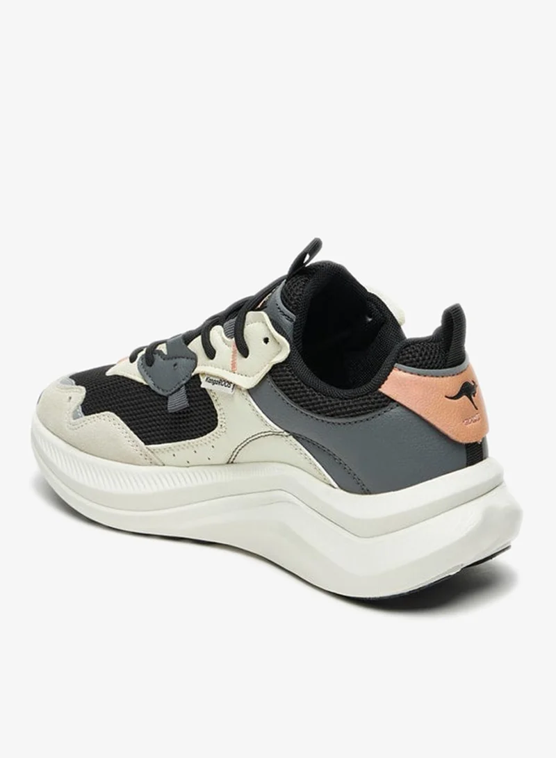 كانغاروس حذاء رياضي نسائي برباط وتفاصيل متباينة