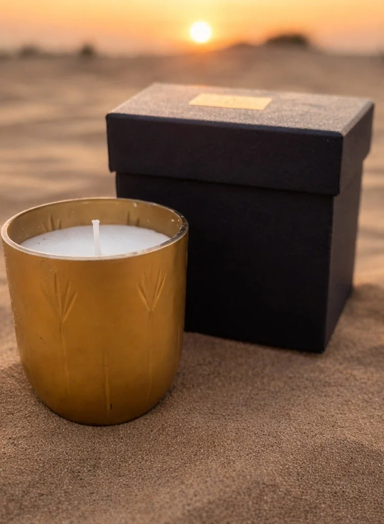 تحفة لوكس شمعة توهفة لوكس الورقة الذهبية في علبة هدايا – شمعة من شمع الصويا النقي داخل زجاج مزخرف بالذهب (275 غ) | مصبوبة يدويًا بلمسة نباتية فاخرة وجاهزة للإهداء