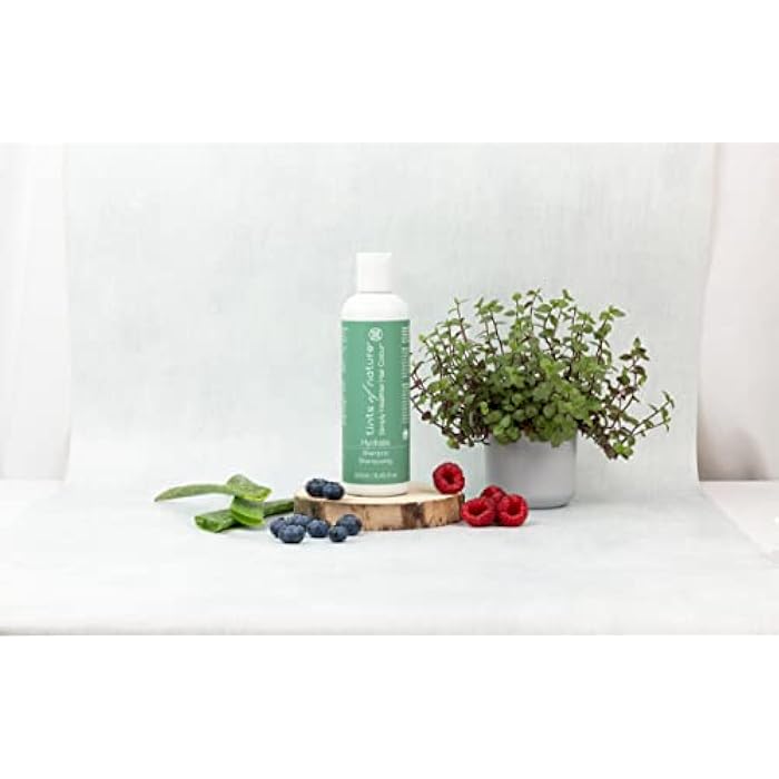 tints of nature شامبو تينتس أوف ناتشر الطبيعي والعضوي للترطيب، تركيبة مرطبة ومغذية بشكل مكثف، ينظف بلطف للشعر الناعم والخفيف، 8.45 أونصة سائلة - Image 2
