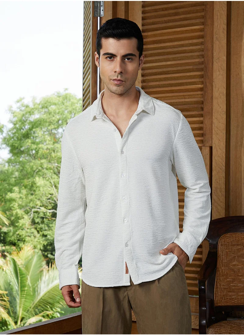 كامبوس سوترا Campus Sutra Men's Cream White Surf-Tactile Shirt For Casual Wear | Spread Collar | Long Cuffed Sleeves | Button Closure | Shirt Crafted With Comfort Fit For Everyday Wear