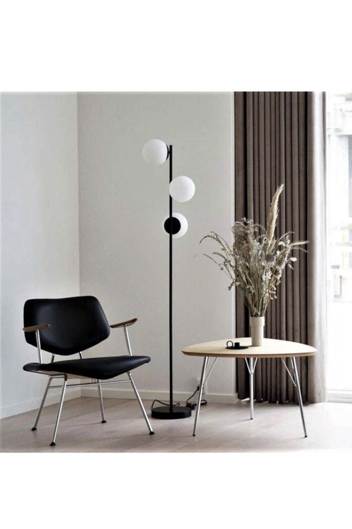 black metal floor lamp with 3 glass white balls 165*30cm - Image 1