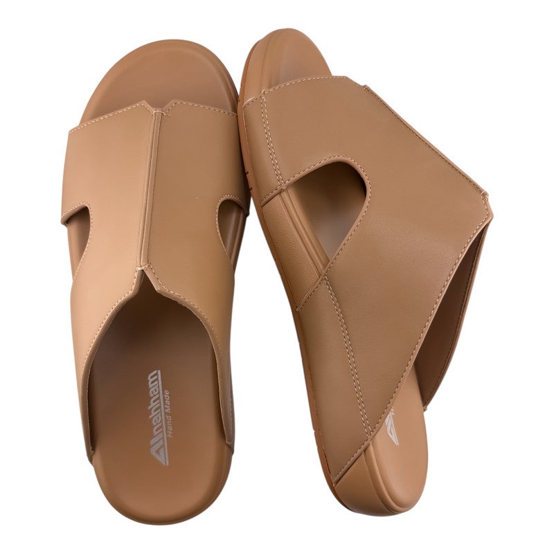 إيت صندل عربي يدوي الصنع للرجال من AET | شبشب رجالي خارجي | شبشب مفتوح من الأمام للاستخدام اليومي | جلد عربي أصلي| تصميم عربي جديد | نعل داخلي مختلف اللون| مريح وخفيف الوزن - Image 2