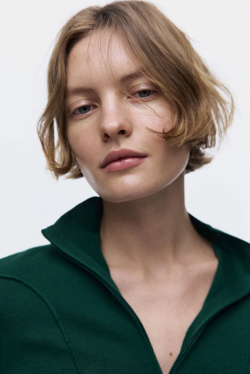 اتش اند ام بلوزة بقبة عالية وسحّاب