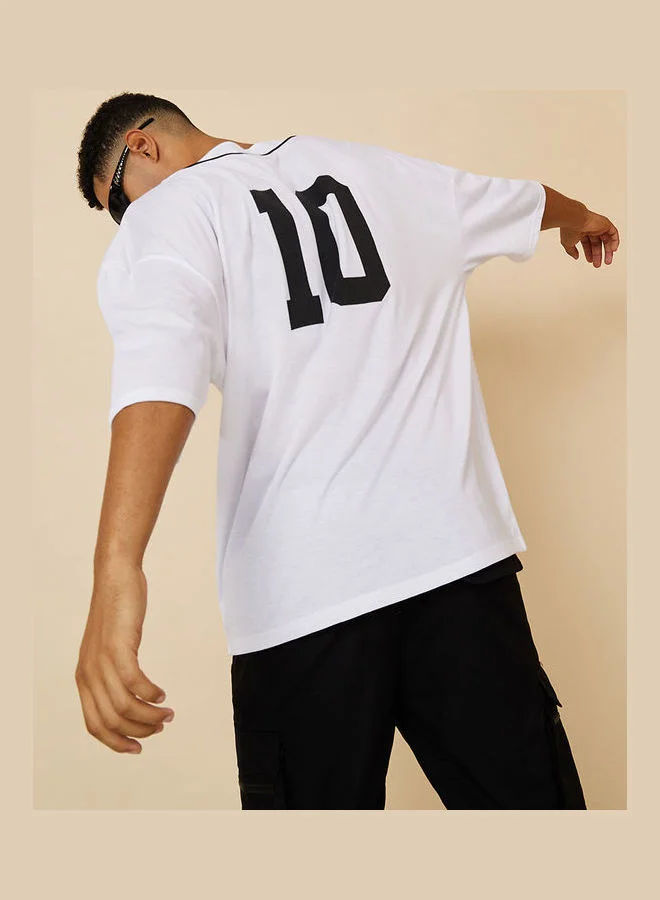 Styli Back Print Contrast Trim Detail Baseball Collar Tshirt with Front Button