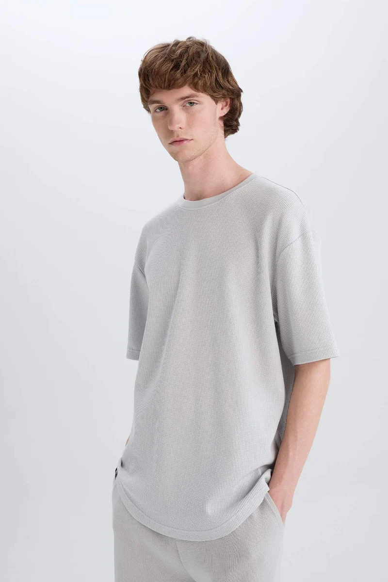 ديفاكتو Boxy Fit Crew Neck Basic Waffle T-Shirt