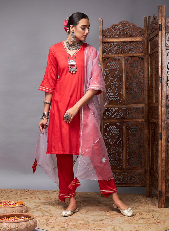 SASSAFRAS Lace Trim Kurta and Straight Leg Pant with Organza Dupatta Set by Styli - Image 2