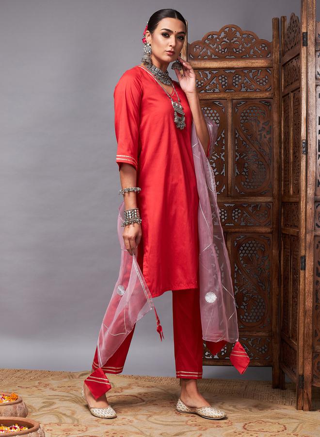 SASSAFRAS Lace Trim Kurta and Straight Leg Pant with Organza Dupatta Set by Styli - Image 3