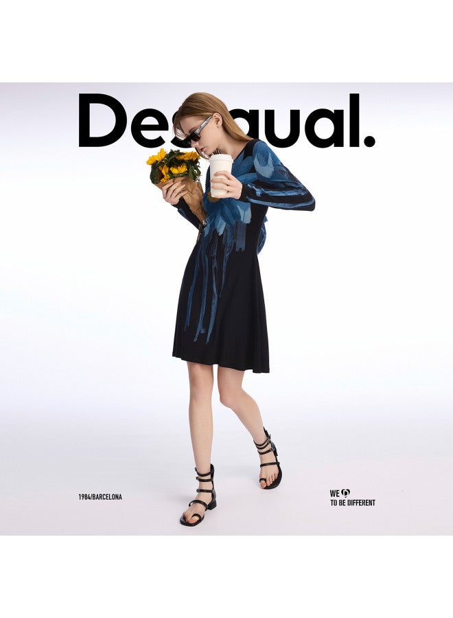 DESIGUAL فستان ميدي بأكمام طويلة و ياقة دائرية مزين بطبعة الأقحوان المرسومة يدويًا - Image 5