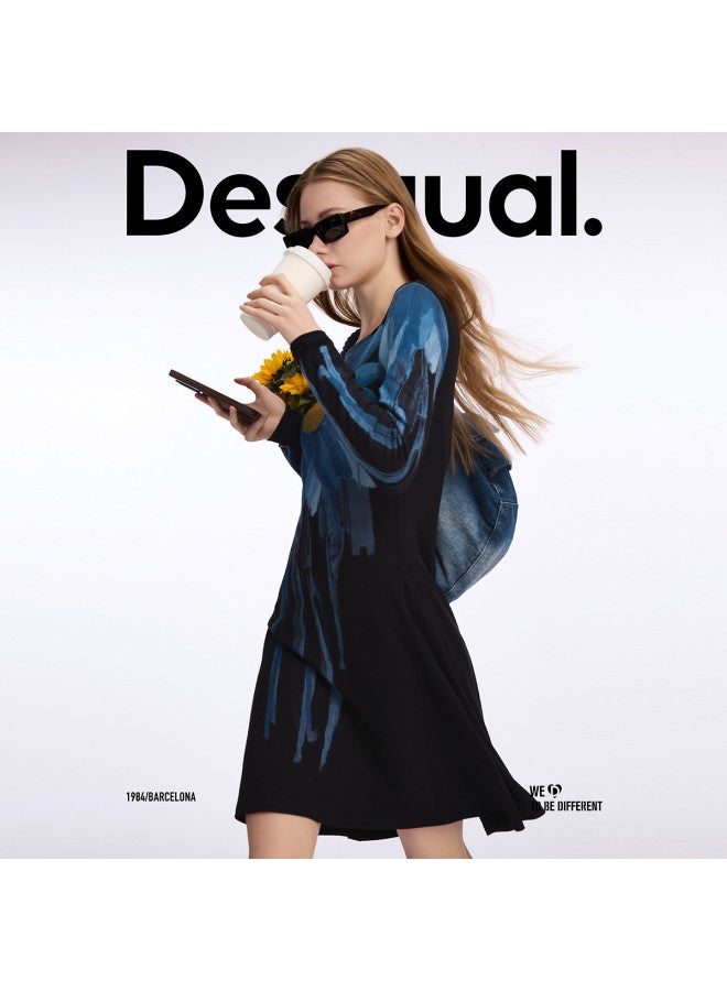 DESIGUAL فستان ميدي بأكمام طويلة و ياقة دائرية مزين بطبعة الأقحوان المرسومة يدويًا - Image 2