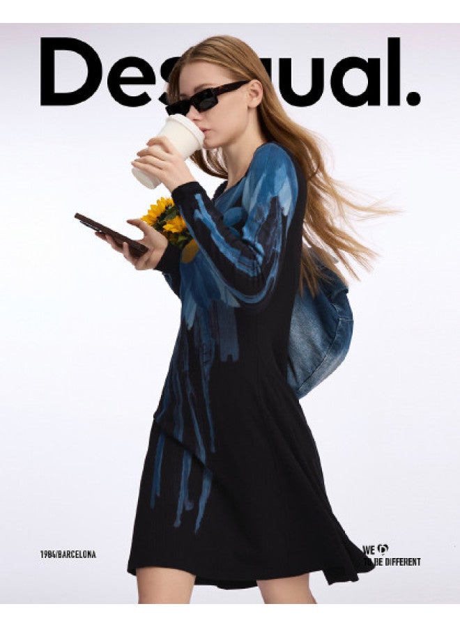 DESIGUAL فستان ميدي بأكمام طويلة و ياقة دائرية مزين بطبعة الأقحوان المرسومة يدويًا - Image 1