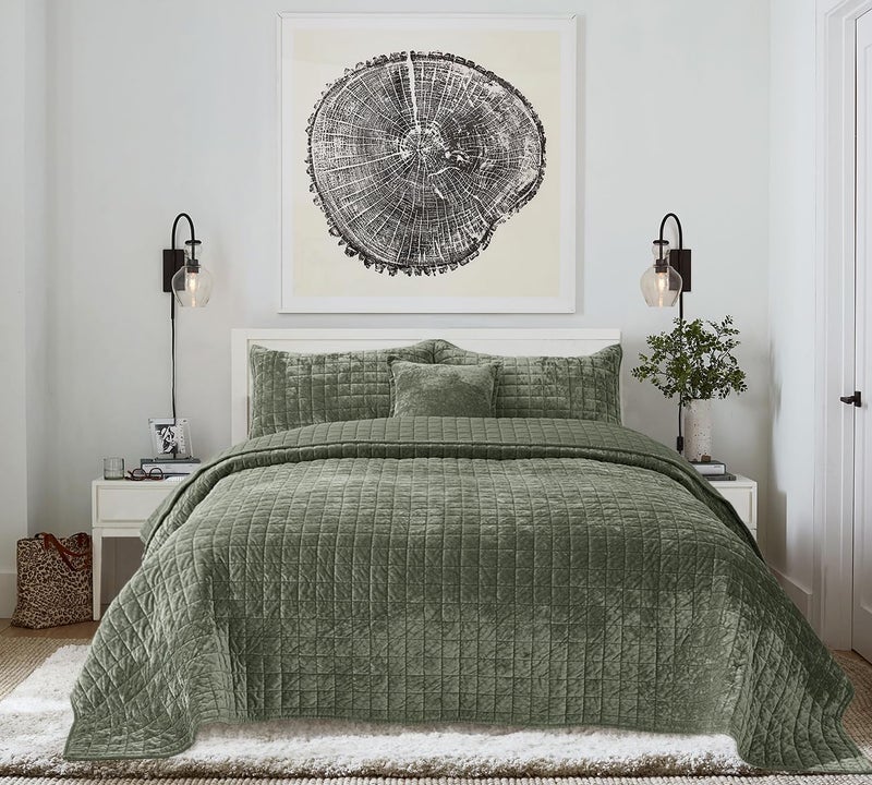 COCOPLOCEUS Quilt Set Oversized King Size 120x128 Luxurious Velvet Bedding Sets with 2 Pillow Shams 20x36 3 Pieces Ultra Soft Quilted Bedspread Coverlet Comforter for All Season,Army Green - Image 5