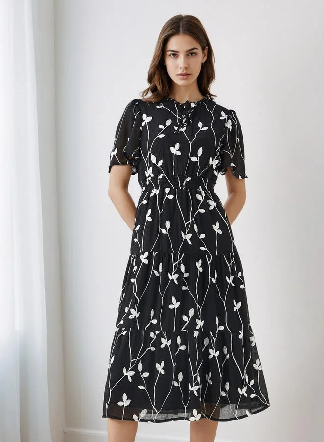 سبلاش فيڤ فستان ميدي من الفيسكوز بطبقات وأكمام فراشة