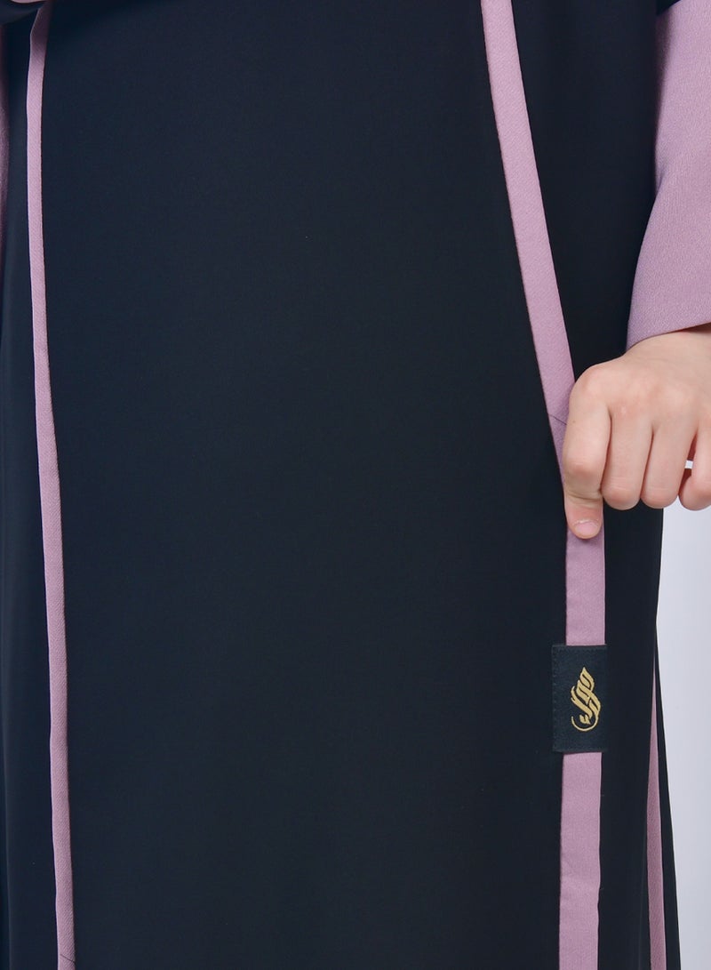 عبايات حوراء عباية بناتية صيفية ربع كلوش بتداخل اللون الارجواني على الاكمام وجوانب العباية - Image 2